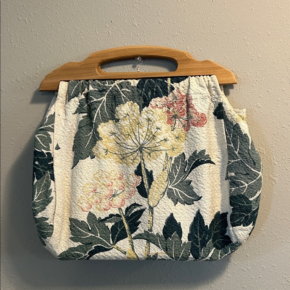 Vintage Floral Tapestry Bag Wooden Handles
